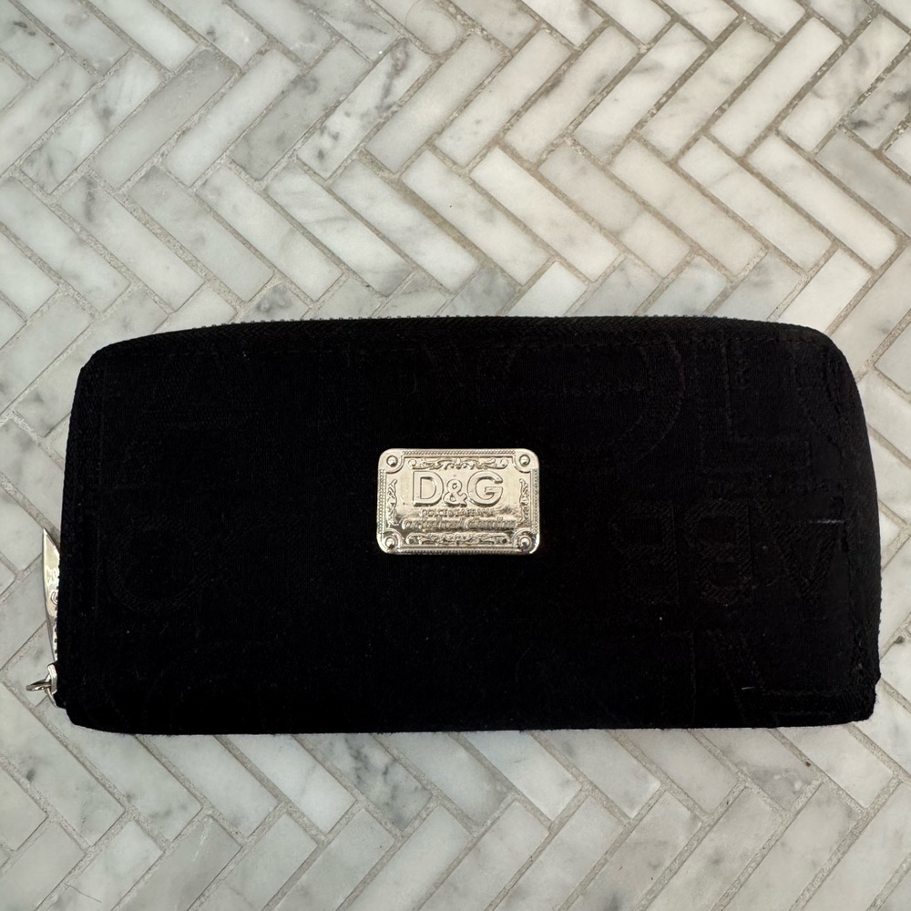 Black wallet. 8x4”.  Never used.  See photos